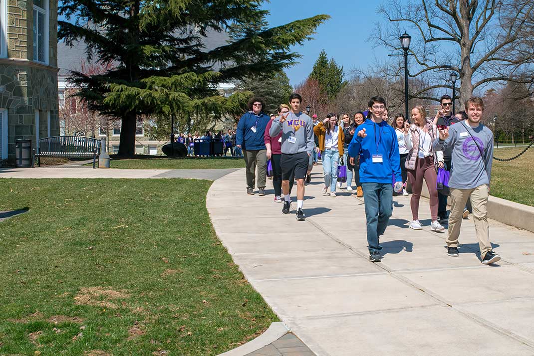 Prospective students touring campus