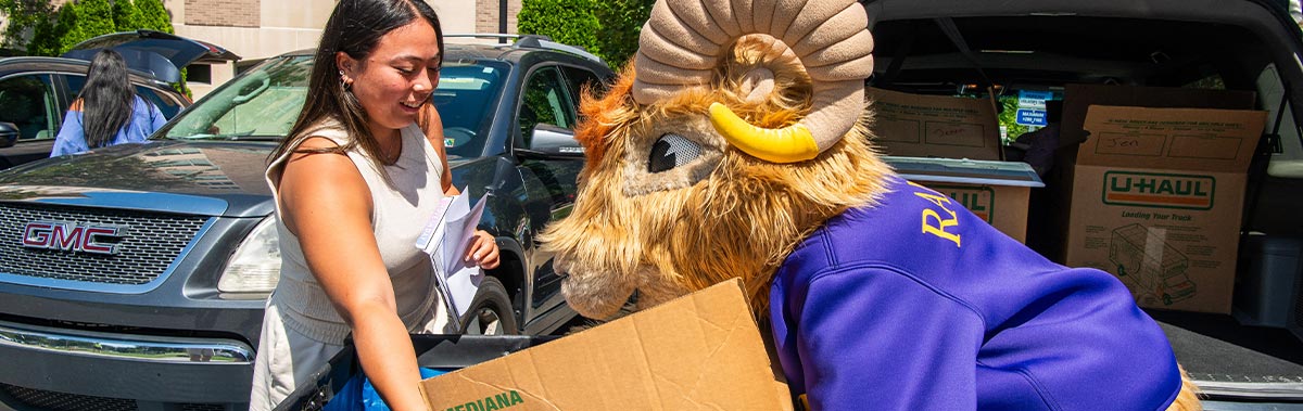 students at move in day with help from Rammy
