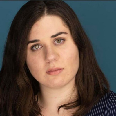 Amanda Headshot