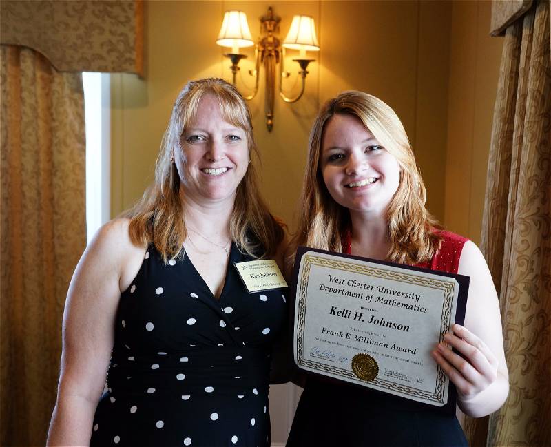 Kelli Johnson receiving her award